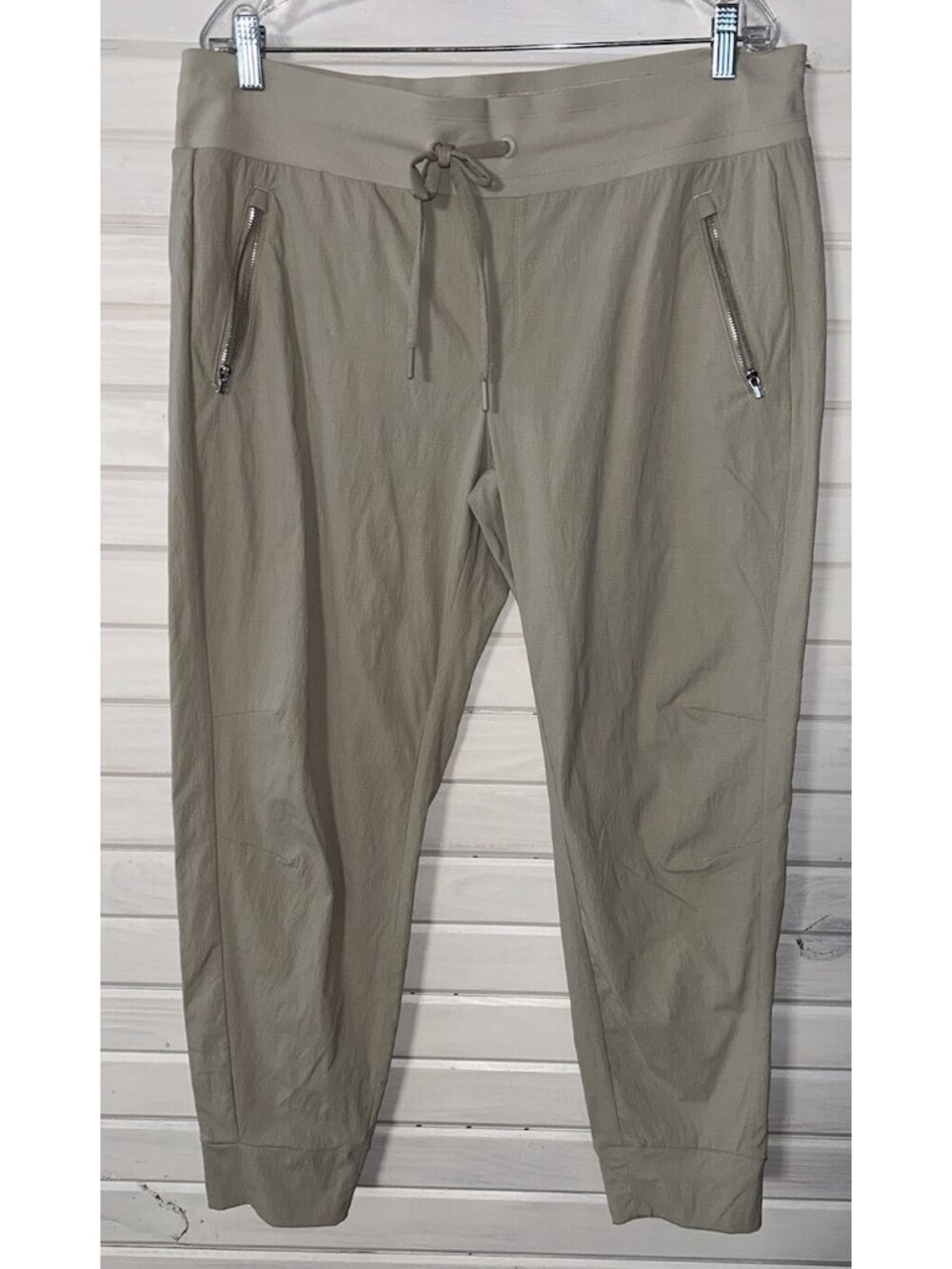 ATHLETA Sz 16 Trekkie Mid Rise Legacy Jogger Khaki Hiking Climbing EUC